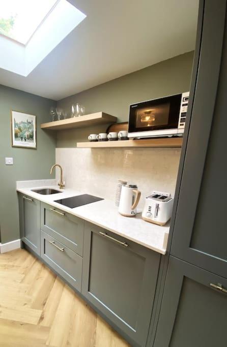 Stay In A Castle! Unique & Luxurious Historical Apartment, Self Contained, Free Parking & Wi-Fi Chester Exterior foto